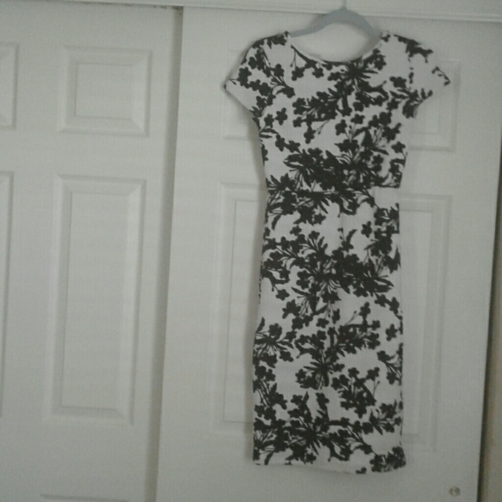 New w/tag Fitted open back midi dress